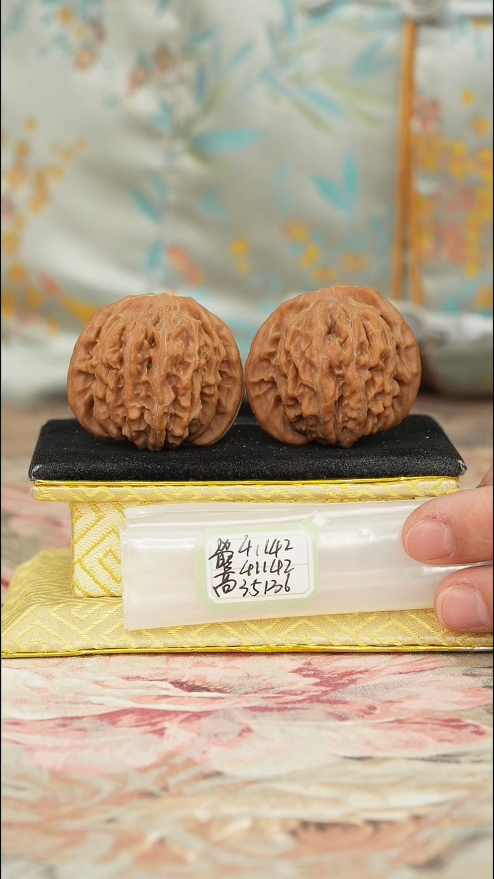 【闪购商品】文玩核桃把件一代楼