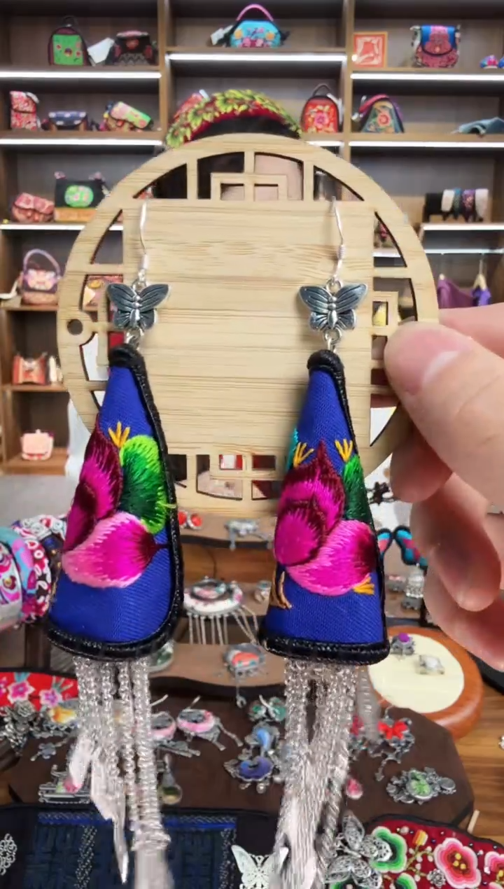 【闪购商品】织绣73蒙阿苏苗绣传承