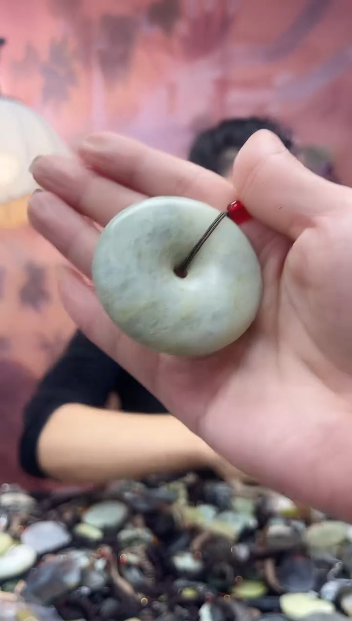 未镶嵌岫玉吊坠`