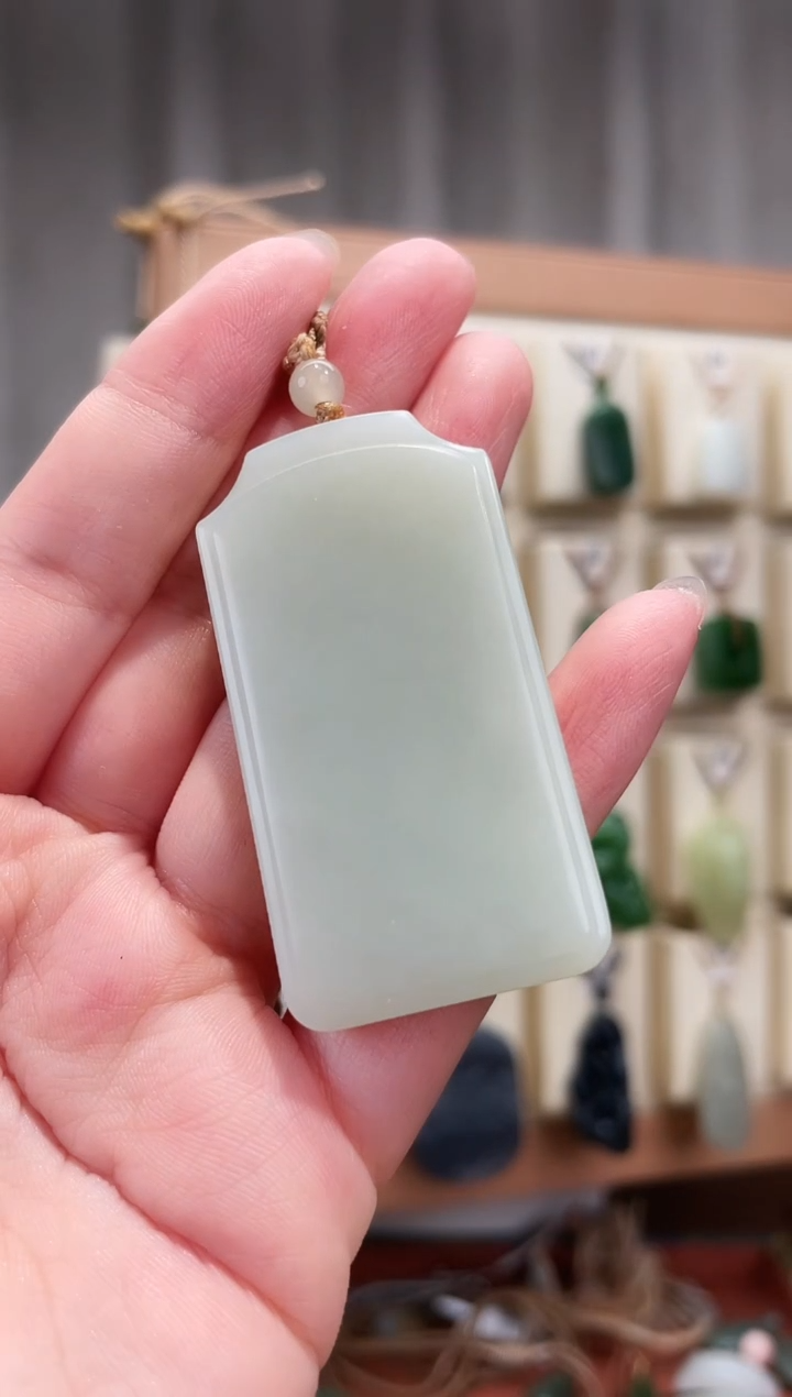 颈饰未镶嵌和田玉新疆且末料无事牌53.8*28*8毫米