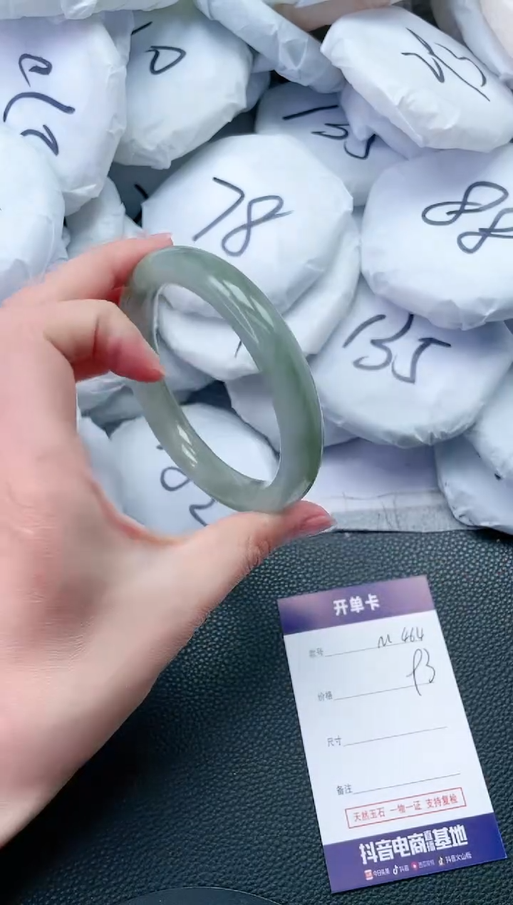 【闪购商品】石英质玉手镯未镶嵌M464