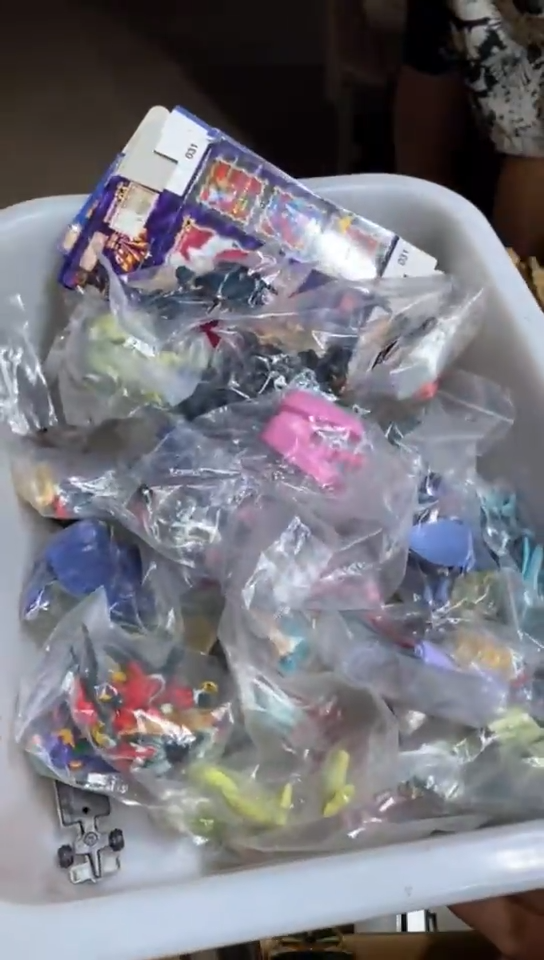 8新深***?中古商品，瑕疵品，不保好坏。417