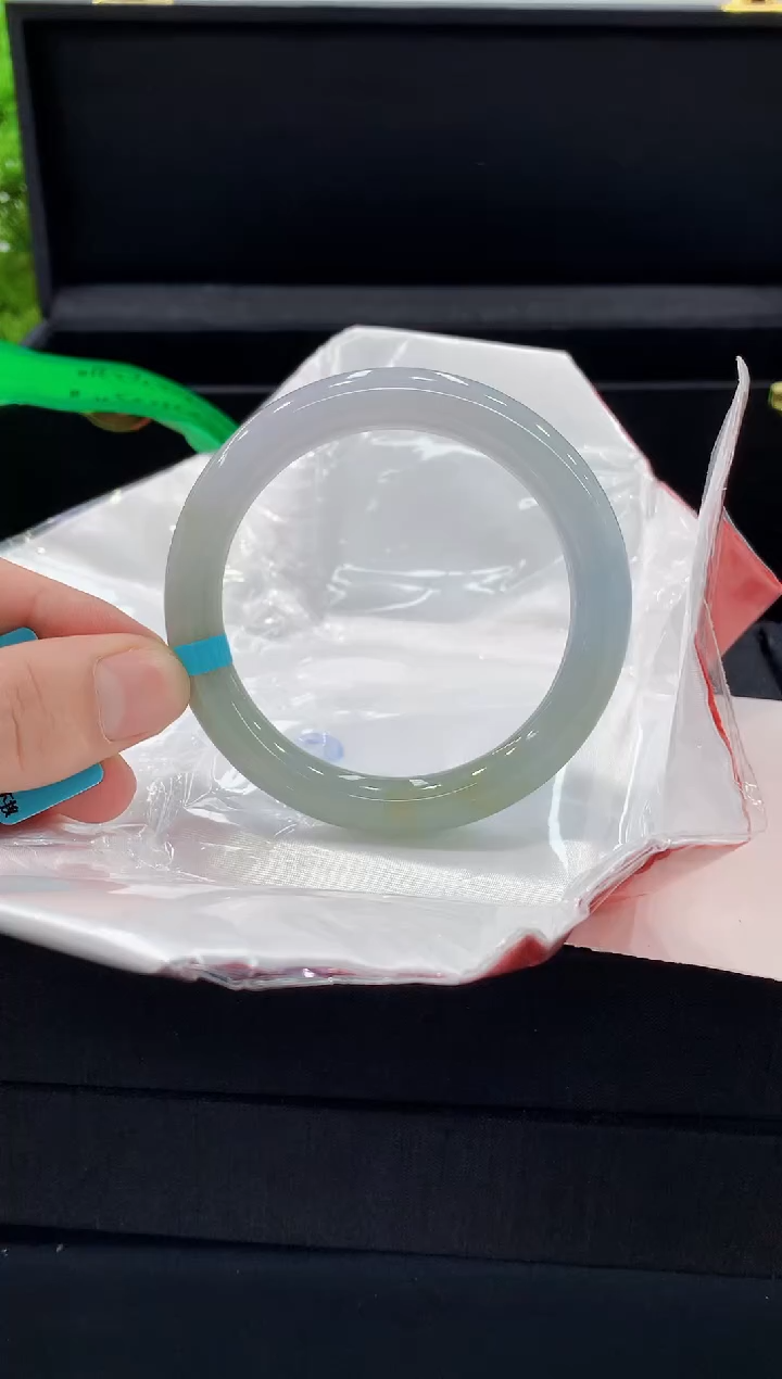 翡翠手镯未镶嵌手镯