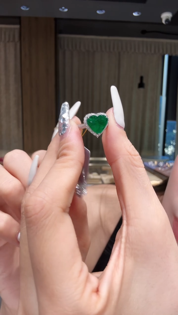 18K金镶嵌戒指祖母绿CE0123