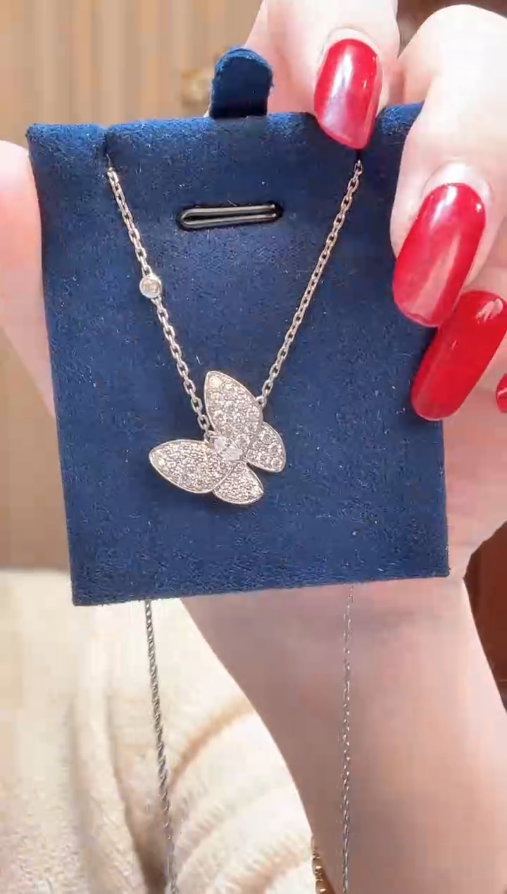 18K金镶嵌项链实验室培育钻石满钻蝴蝶项链