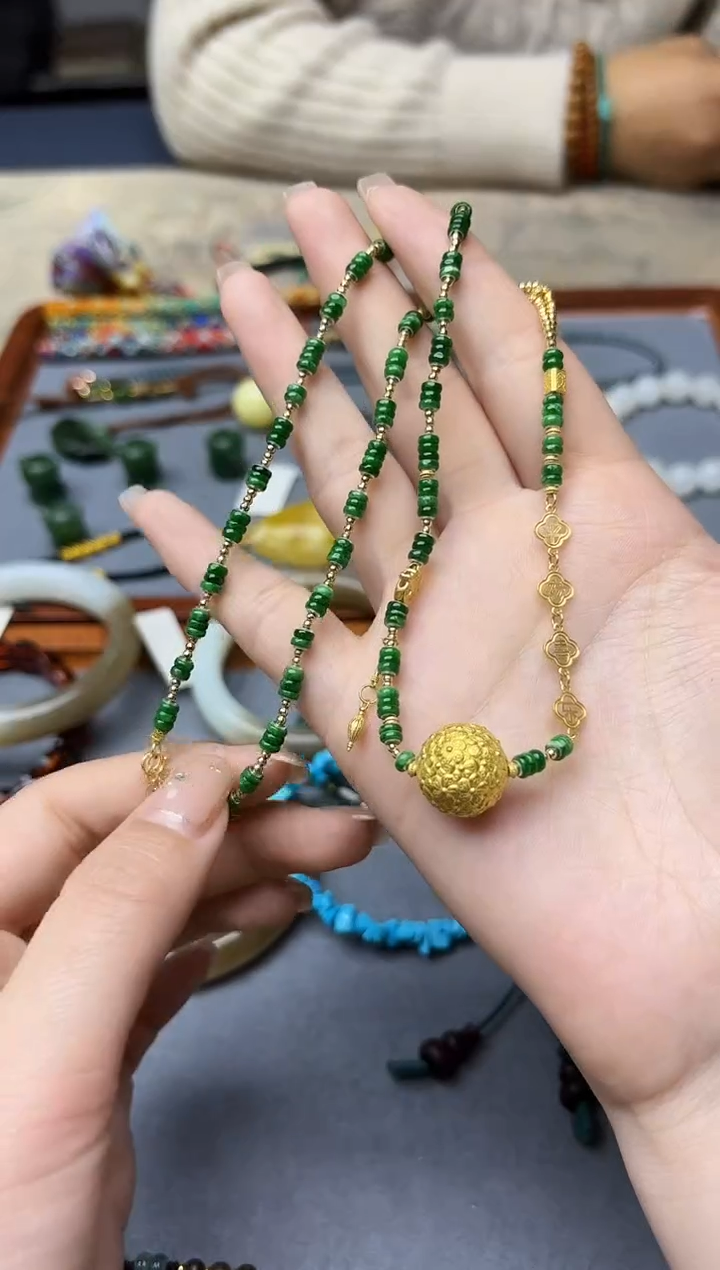 颈饰18K金镶嵌翡翠18K金翡翠项链九尾单珠ZX