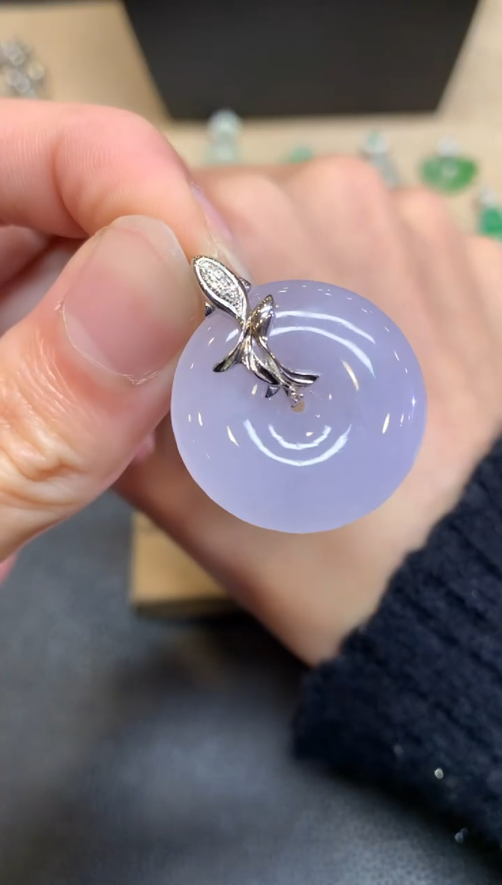 【闪购商品】翡翠颈饰18K金镶嵌平安扣【无服务费】