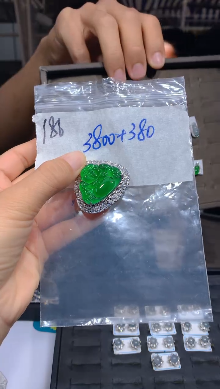 【闪购商品】定制翡翠未镶嵌186吊坠多样性拍一发一毛货定制抛光