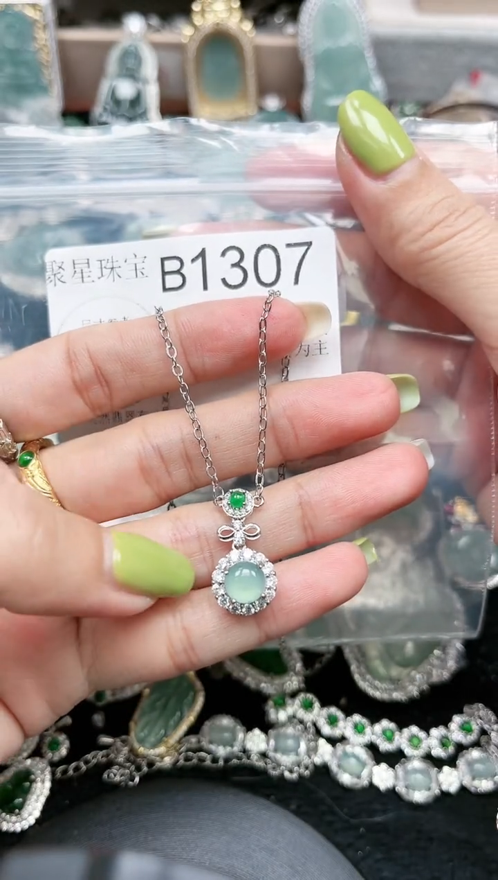 【闪购商品】翡翠颈饰未镶嵌赠皮绳1307
