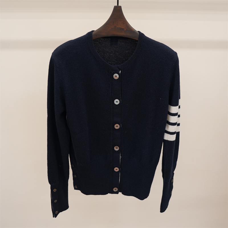 T家六扣四杠经典100羊毛圆领纯色开衫 548