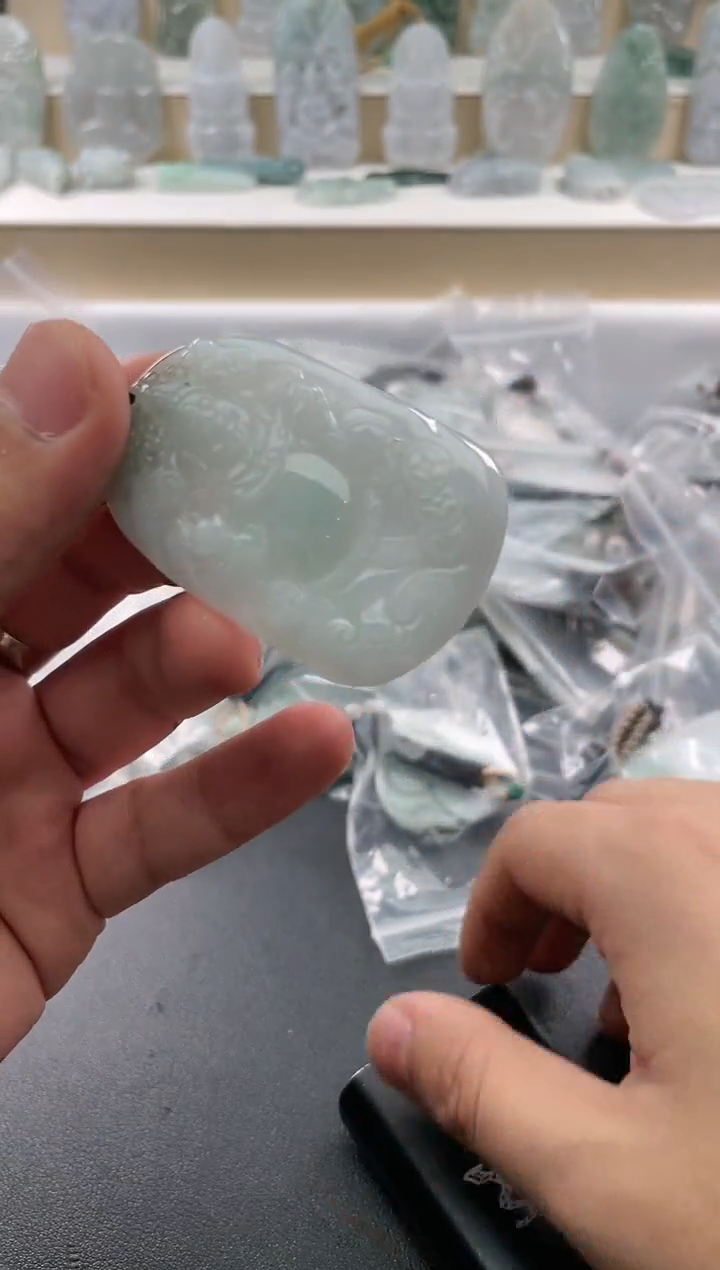 翡翠未镶嵌颈饰..../5/26/ 213