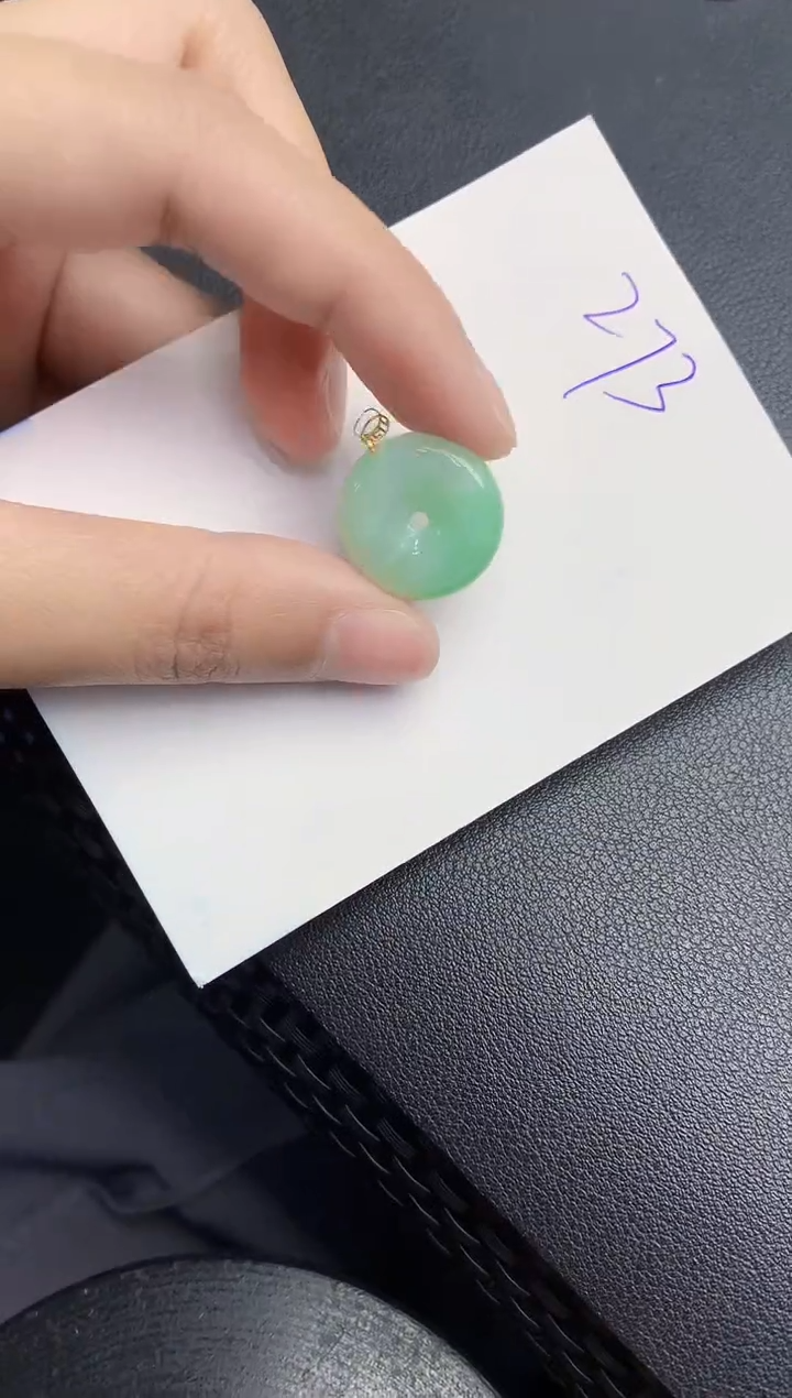 翡翠18K金镶嵌颈饰000000000