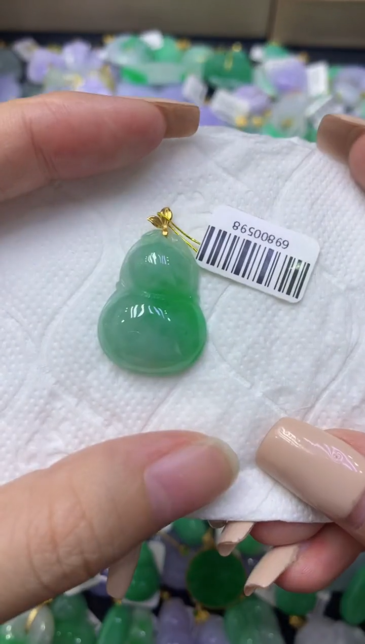 颈饰18K金镶嵌翡翠天然缅甸翡翠A货