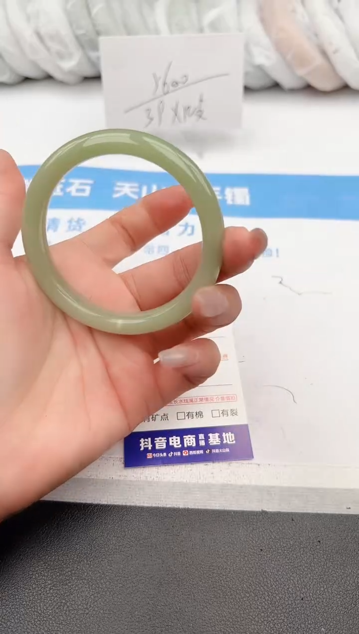 【闪购商品】石英质玉手镯未镶嵌z155-DB57
