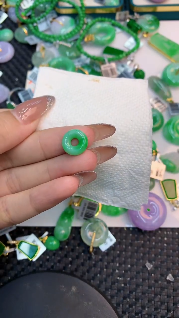 颈饰未镶嵌翡翠1