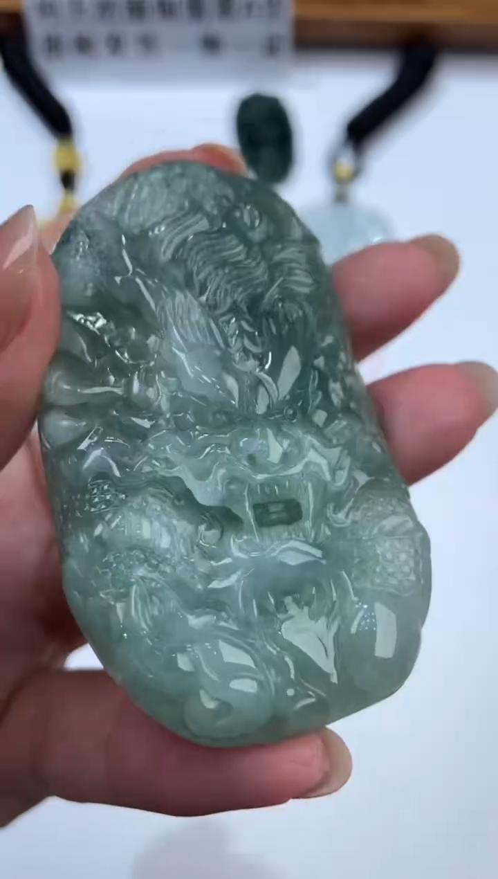 翡翠未镶嵌挂件2204873  