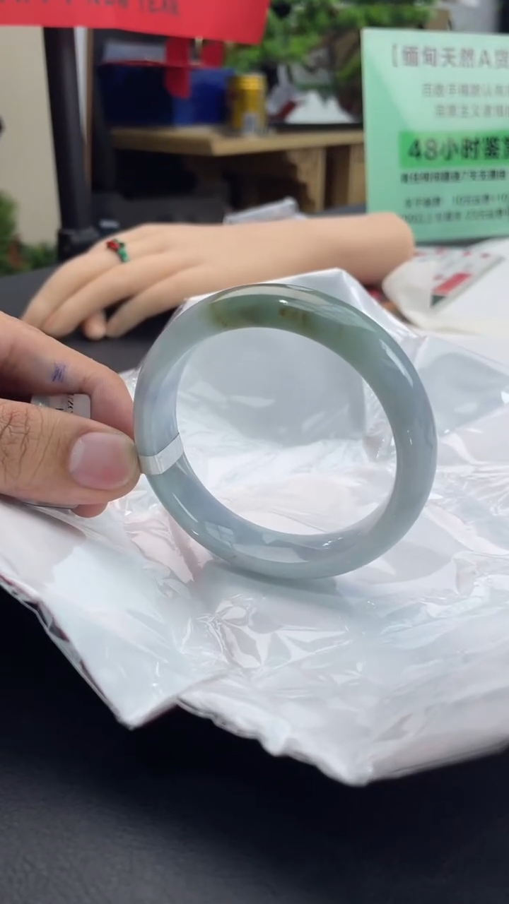 【闪购商品】翡翠手镯未镶嵌27翡翠手镯（微瑕）