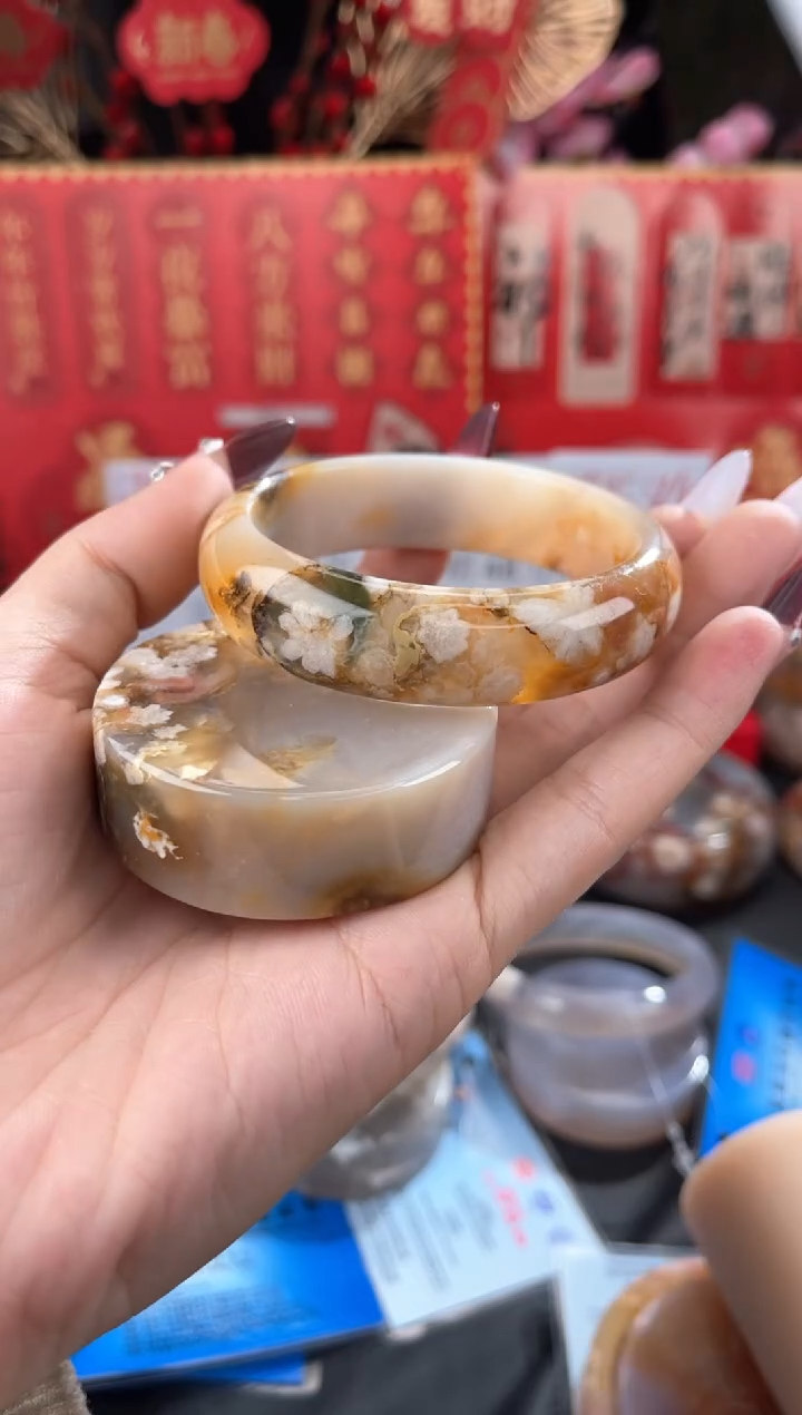 【闪购商品】石英质玉手镯未镶嵌55