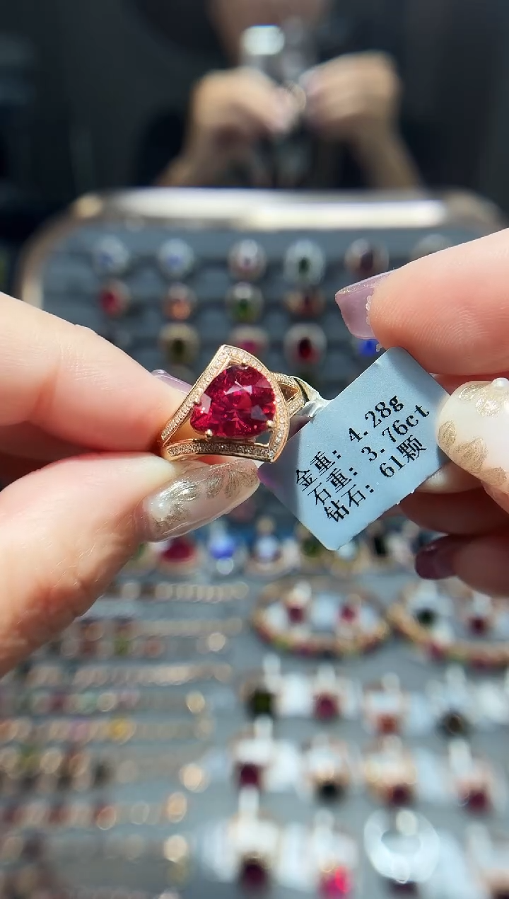 18K金镶嵌戒指碧玺3.76.