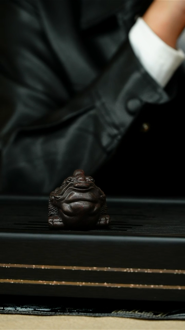 紫砂茶宠古铜泥金蝉01