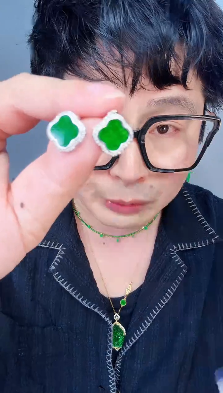 【闪购商品】翡翠颈饰未镶嵌一对