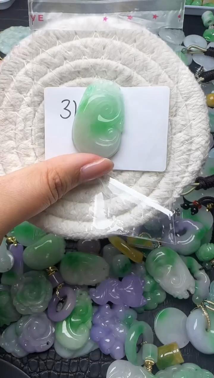 颈饰未镶嵌翡翠缅甸翡翠吊坠