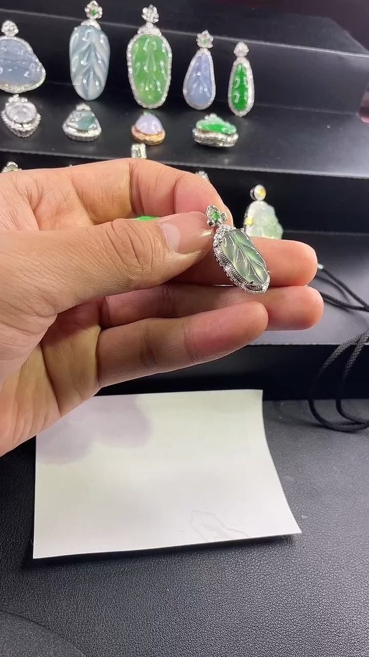 【闪购商品】翡翠颈饰18K金镶嵌吊坠