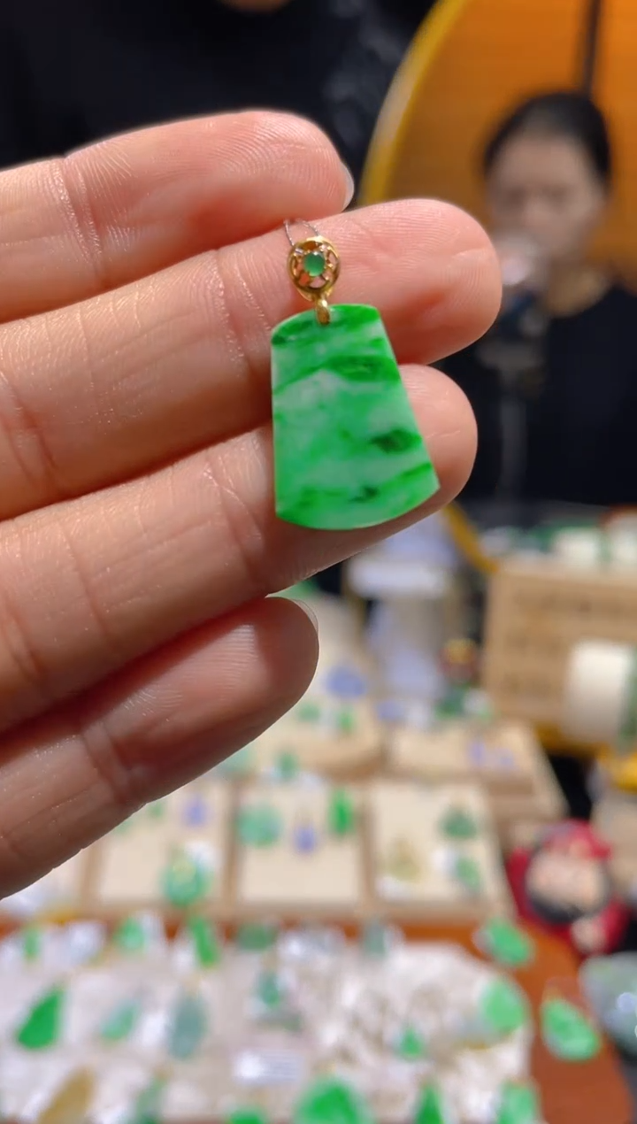 【闪购商品】翡翠颈饰18K金镶嵌假一赔三