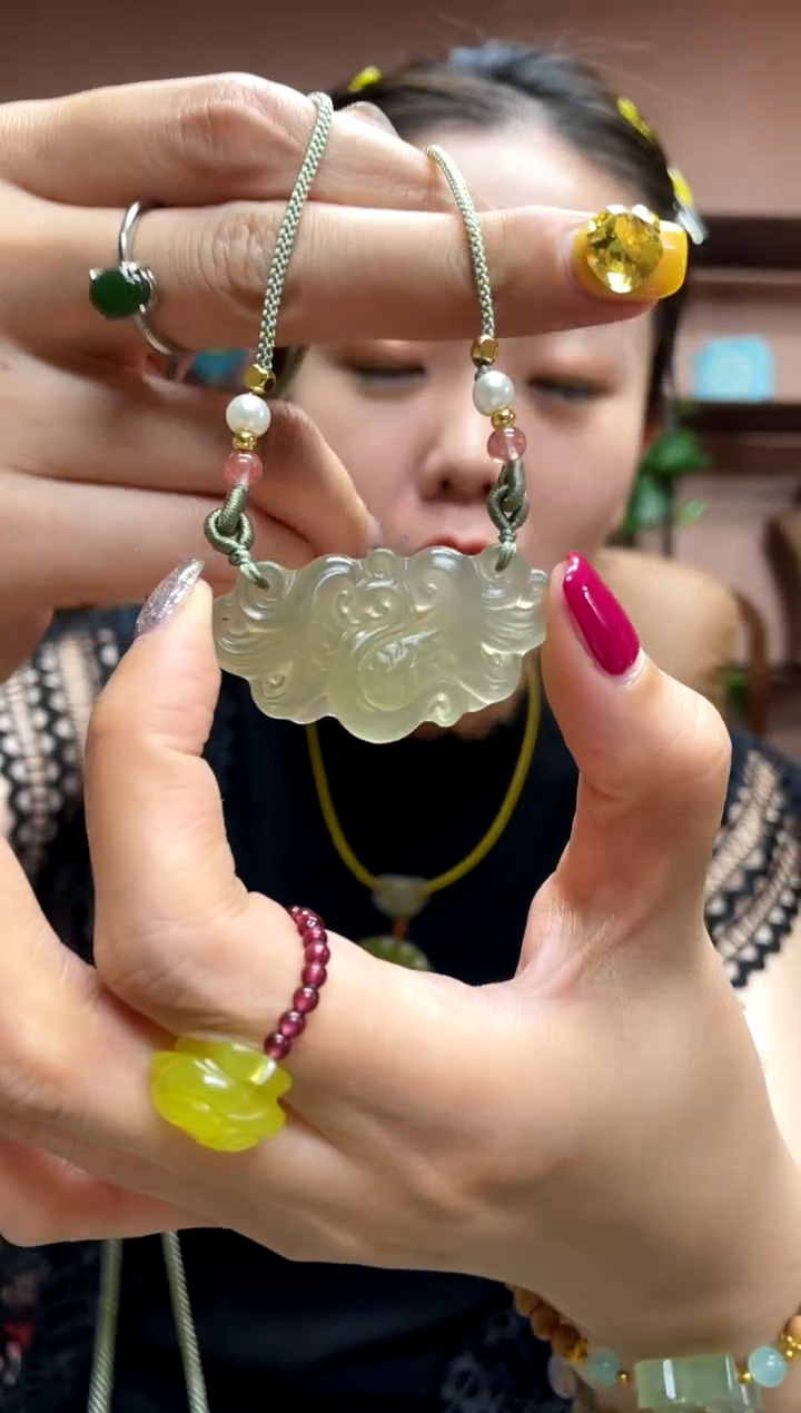 岫玉未镶嵌吊坠多样性发货发其中之一