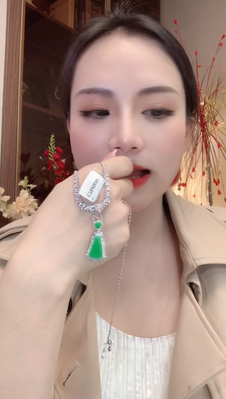 【闪购商品】翡翠吊坠(不含链)18K金镶嵌D17