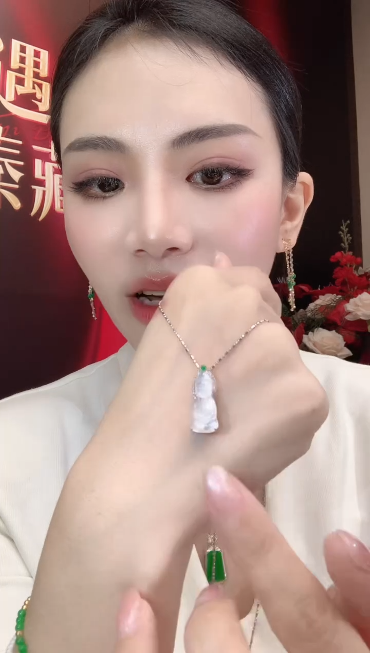 吊坠(不含链)18K金镶嵌翡翠A17