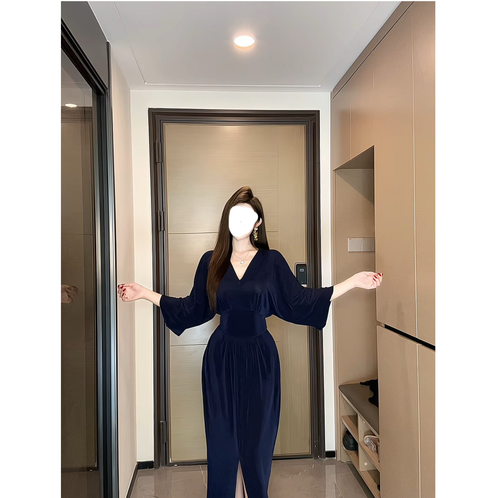 优秀的金蘑菇 御姐顶流/V领蓬蓬袖腰褶褶开叉高弹网纱连衣裙