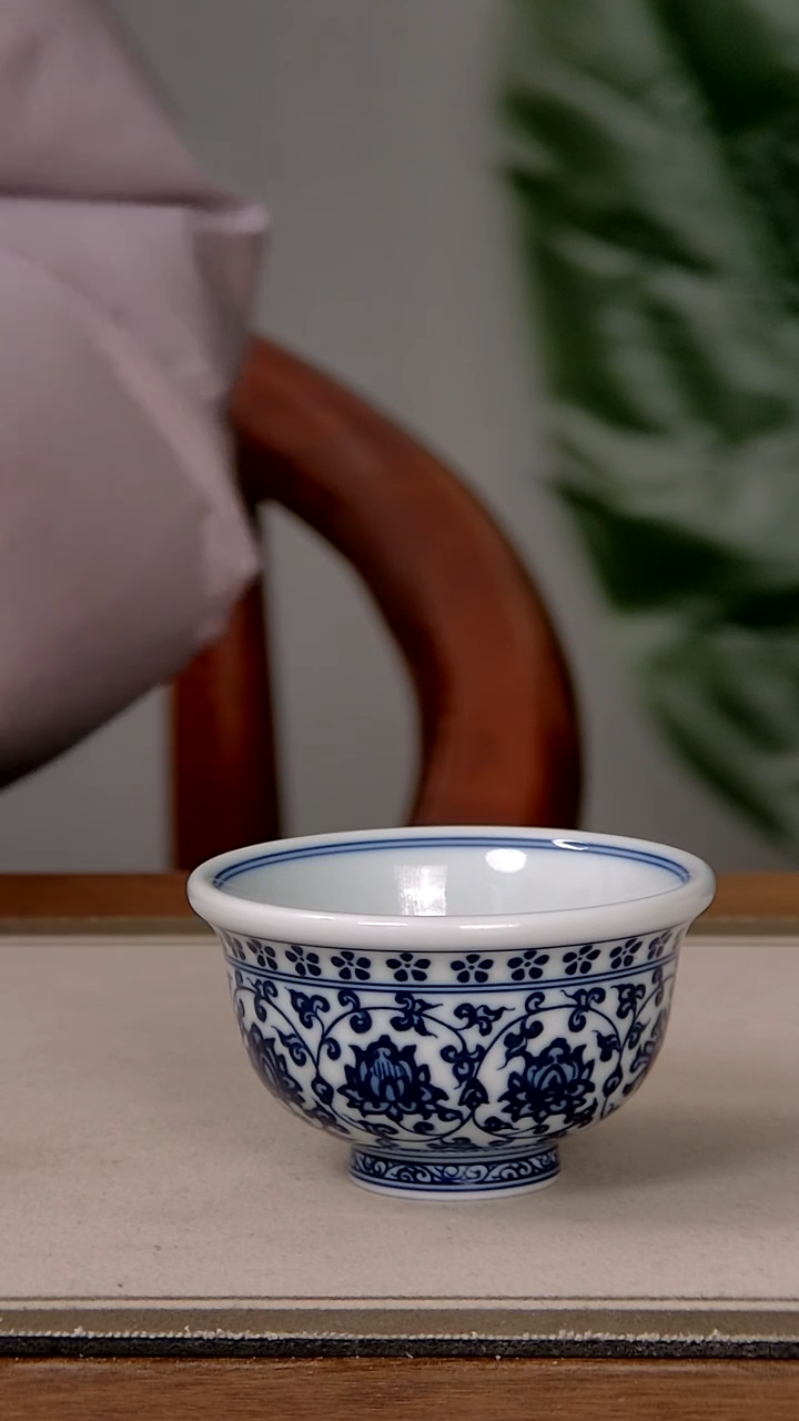 【闪购商品】陶瓷缠枝莲小压手（8朵花）     