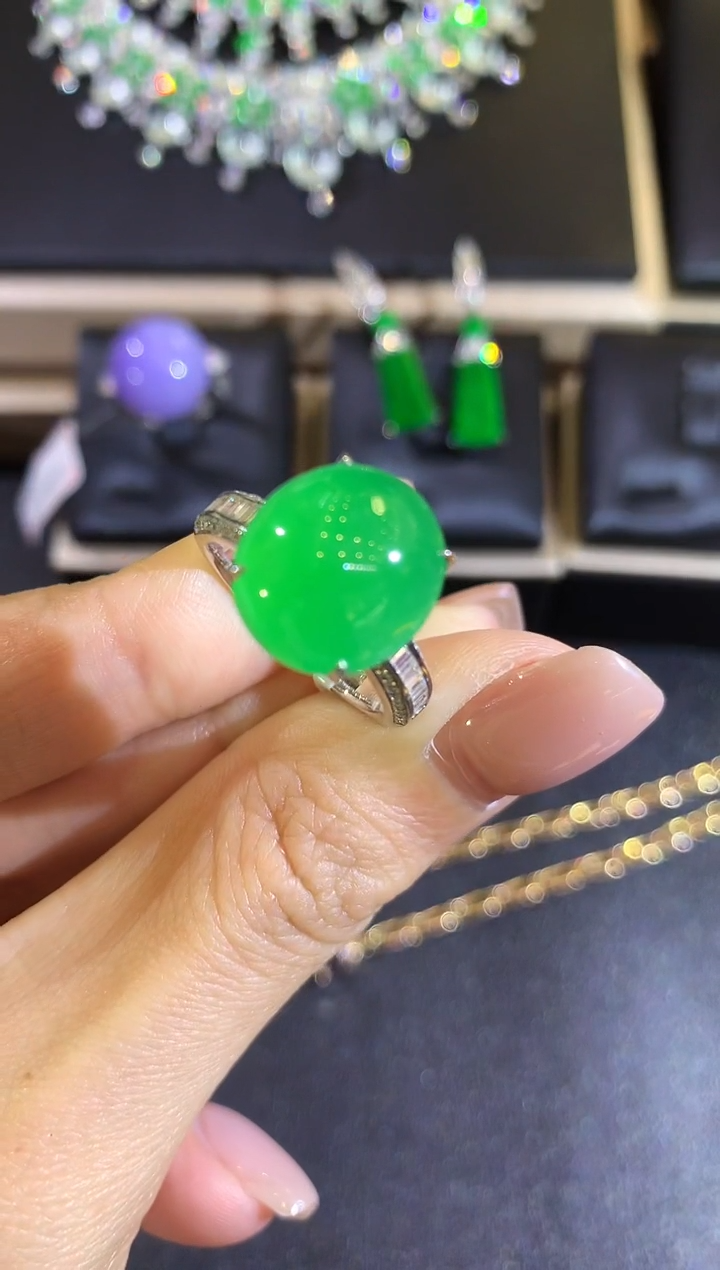 【闪购商品】翡翠戒指18K金镶嵌F102            