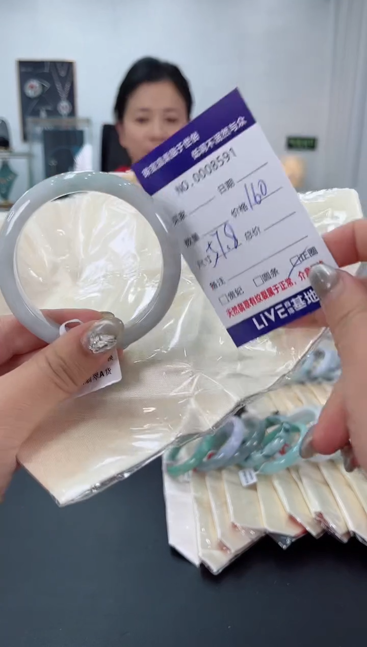 【闪购商品】翡翠手镯未镶嵌天然翡翠A货