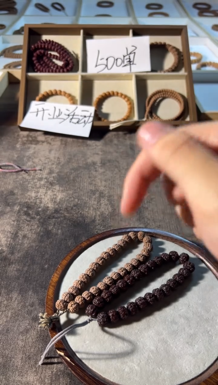 金刚菩提手串原生态老树王手持礼盒发货+三通配饰