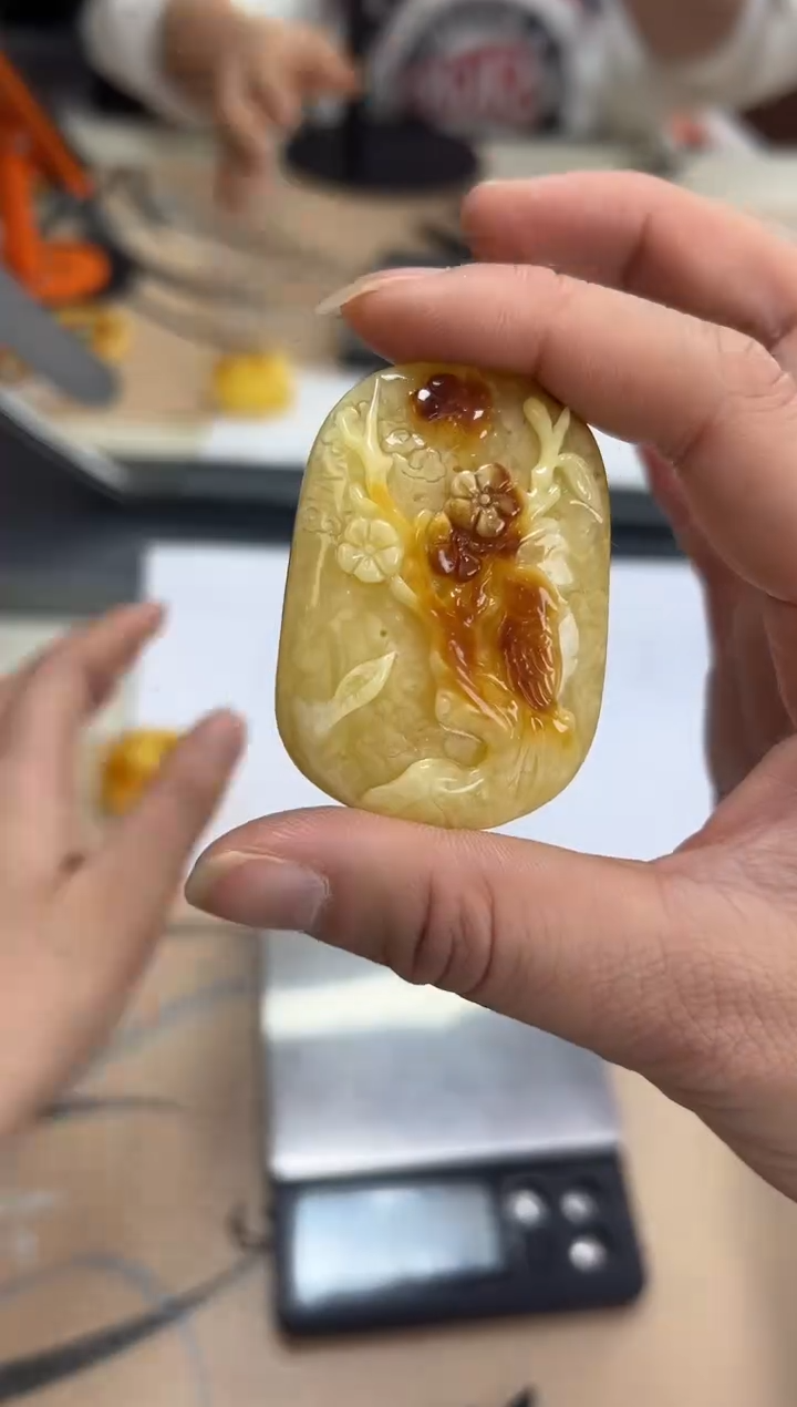 【闪购商品】琥珀裸石未镶嵌蜜蜡吊坠