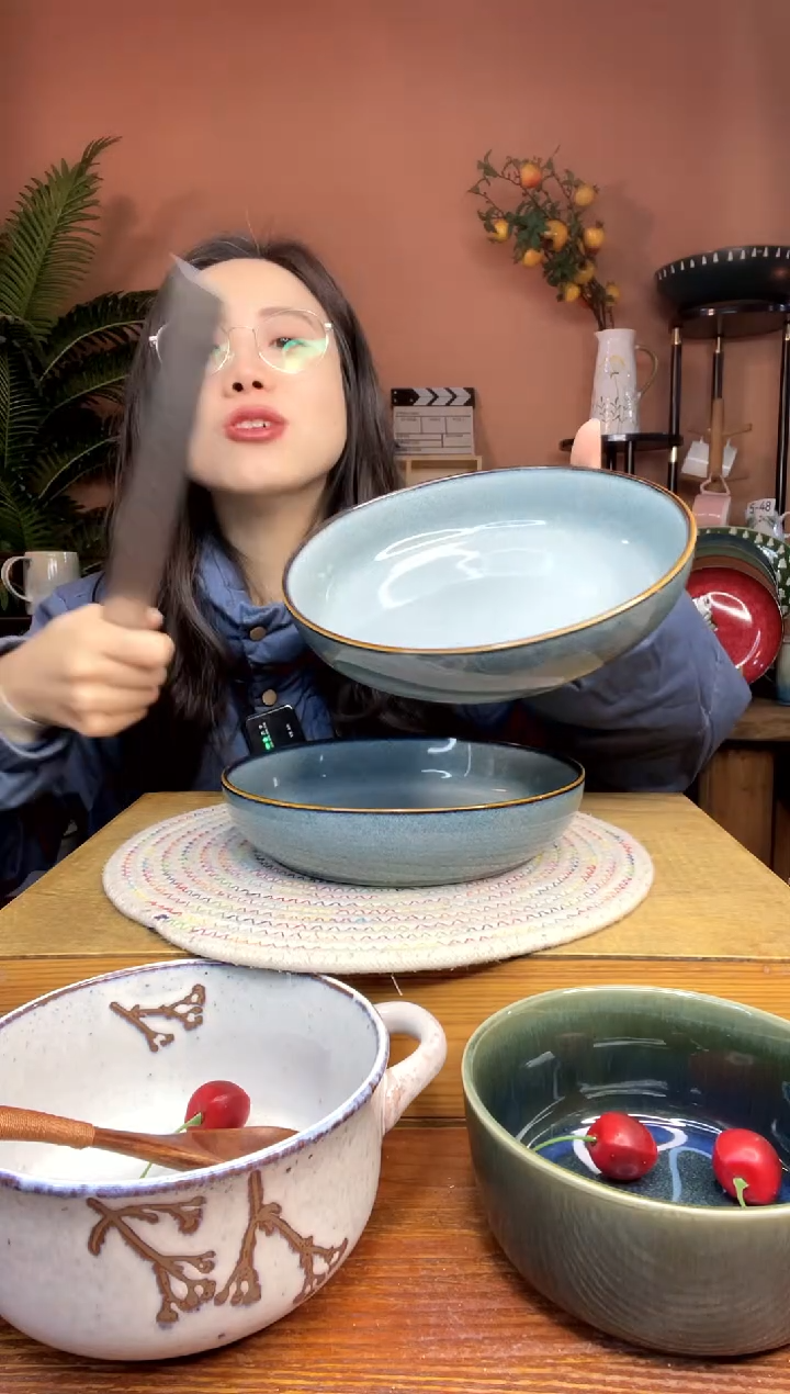 陶瓷8英寸手绘描边深盘 2件 微瑕疵