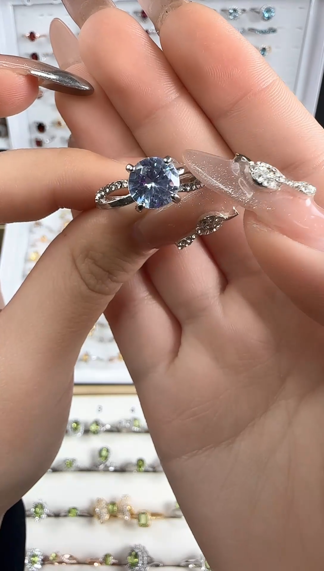 【闪购商品】锆石戒指合金四爪镂空蓝色戒指