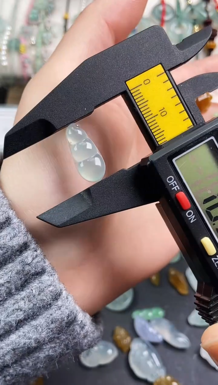 【闪购商品】翡翠吊坠(不含链)未镶嵌福豆