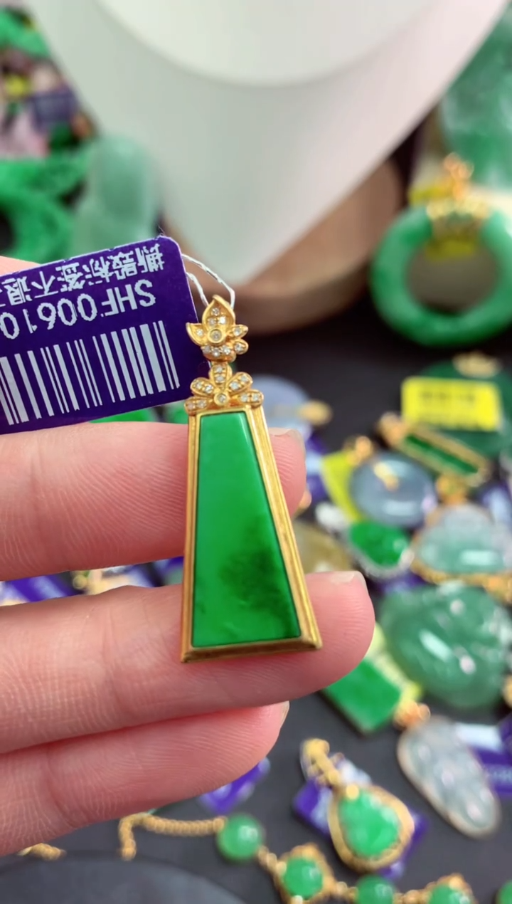吊坠(不含链)18K金镶嵌翡翠缅甸翡翠挂件