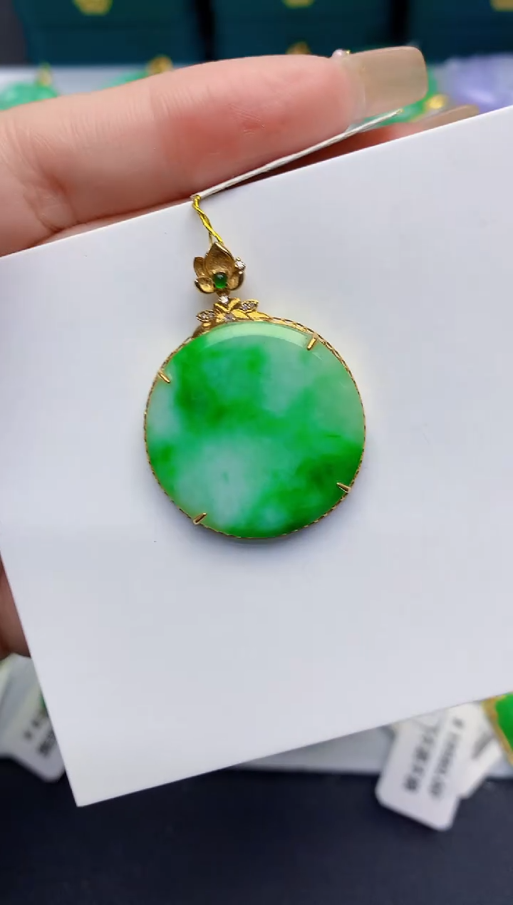 颈饰18K金镶嵌翡翠缅甸天然翡翠A货