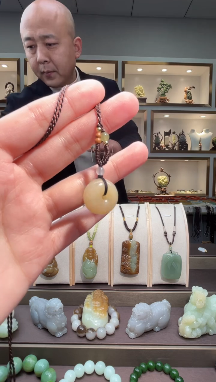 颈饰未镶嵌和田玉苏