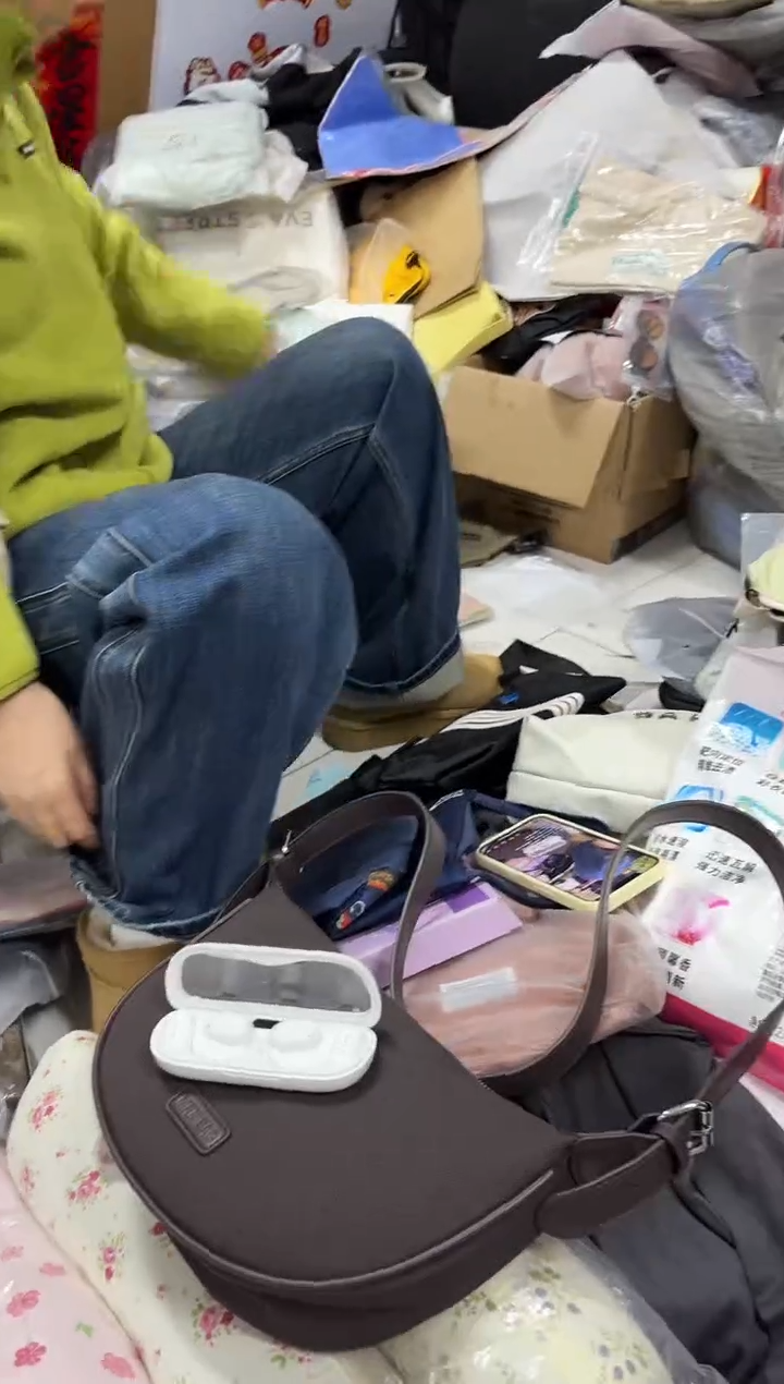 PVC点点小红心 没关注的关注一下主播  耳机