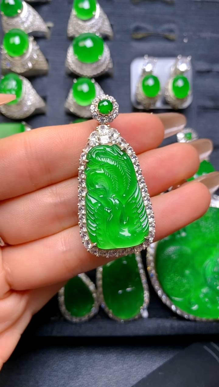 【闪购商品】翡翠吊坠(赠链)银S925镶嵌凤牌