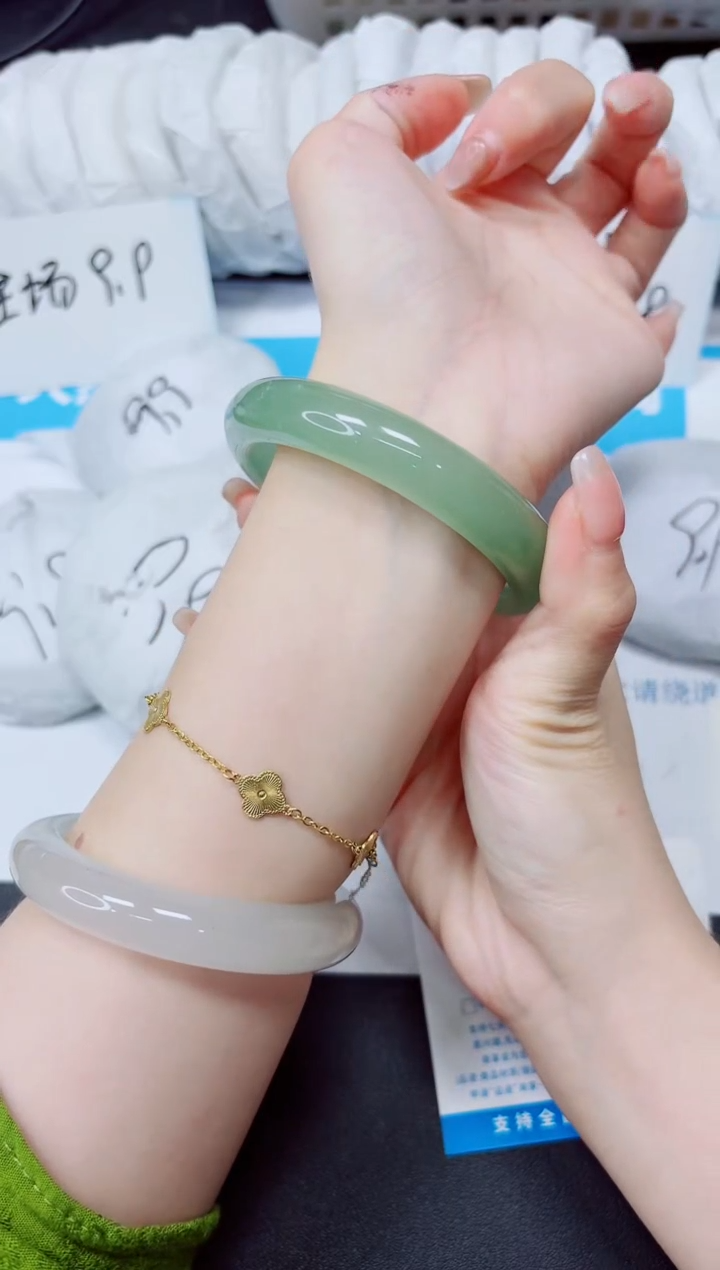 石英质玉手镯未镶嵌279/54.1