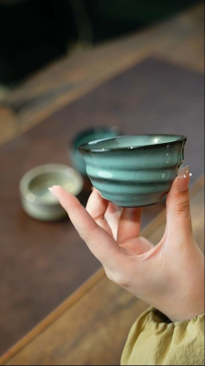 【闪购商品】瓷片王玮 铁胎 玄纹撇口杯