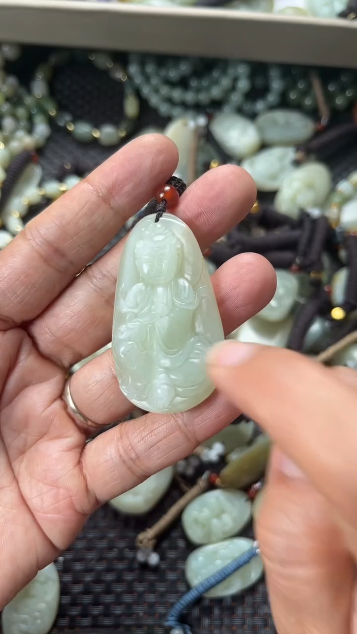 和田玉未镶嵌颈饰（多样性发一件）没有证书有瑕