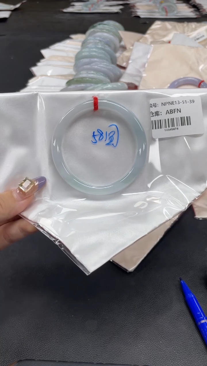 未镶嵌手镯翡翠翡翠手镯