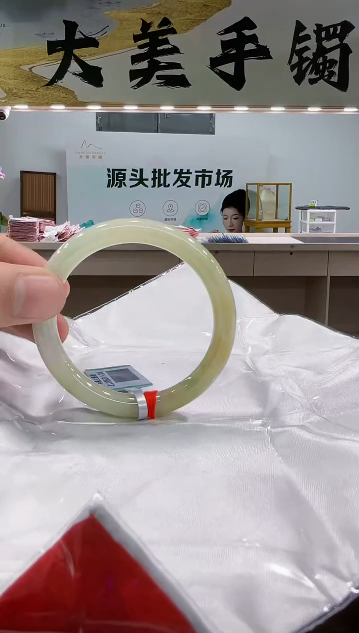 【闪购商品】翡翠手镯未镶嵌手镯